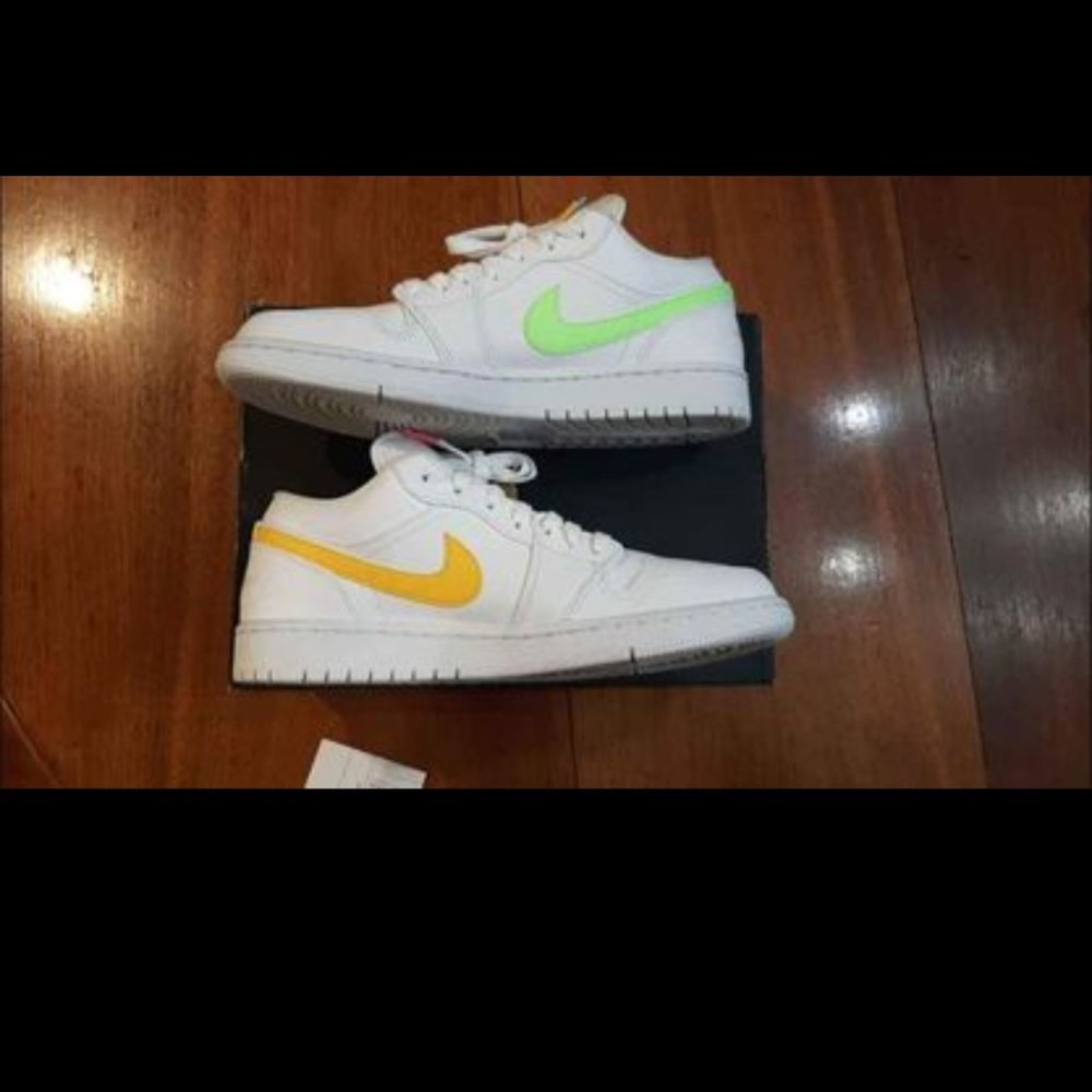 Mens Air Jordan 1 Low - Picture 2 of 6